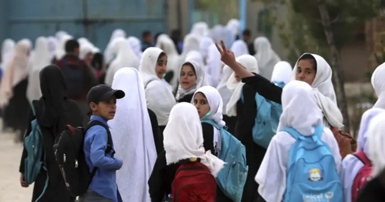 درهای بسته‌ی مکتب‌ها را بگشایید؛ عید ما این است!