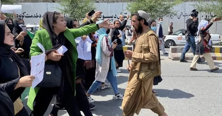 استقامت و  مبارزه؛ ما متوقف نمی‌شویم